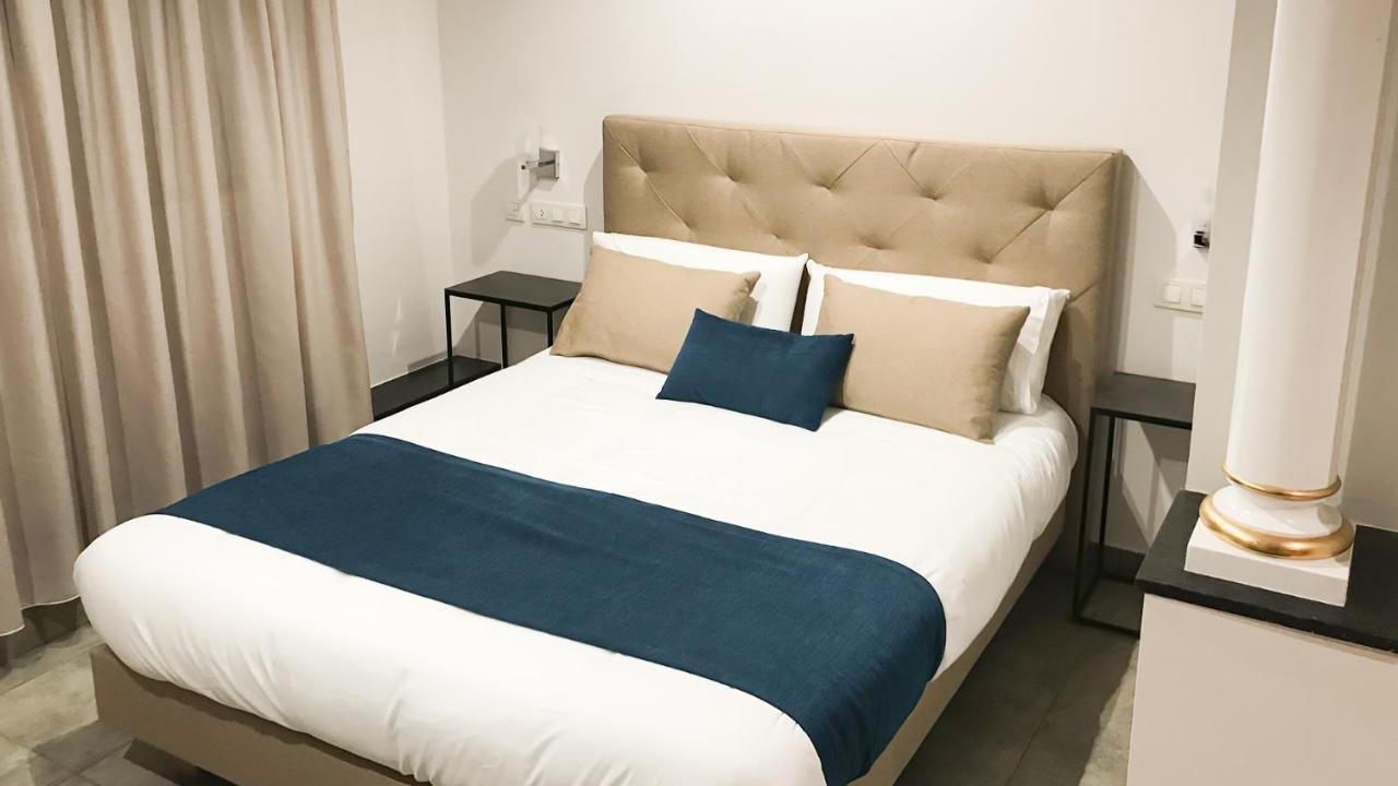 Hotel Duque De Calabria 曼萨内拉 外观 照片